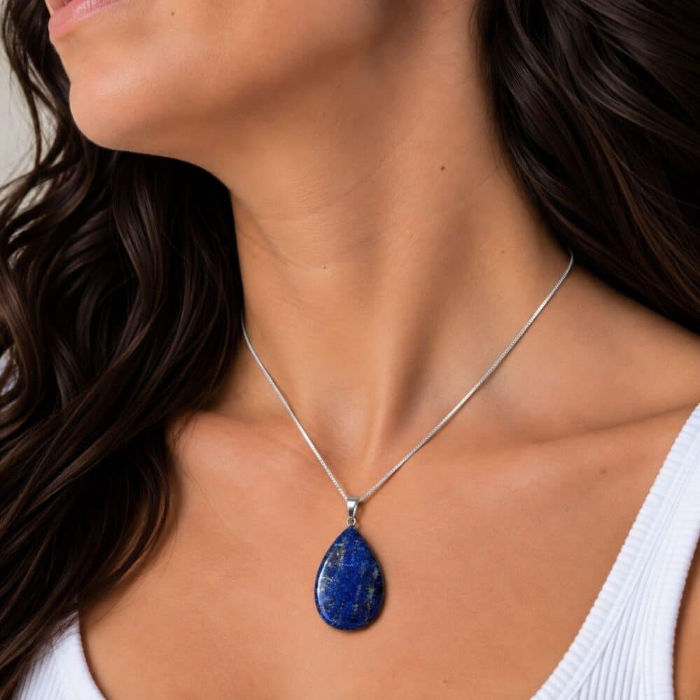 pendentif lapis-lazuli porté avec chaîne argent (2)