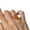 Bague cornaline argent 925 portée au doigt femme bijou lithothérapie réglable