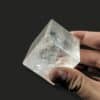 Cube en cristal de roche naturel aux finitions soignées, pierre authentique favorisant l'équilibre, la purification et le bien-être au quotidien.