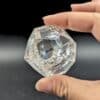 Dodécaèdre en cristal de roche naturel, une pièce unique en géométrie sacrée idéale pour la méditation, la purification et le bien-être.