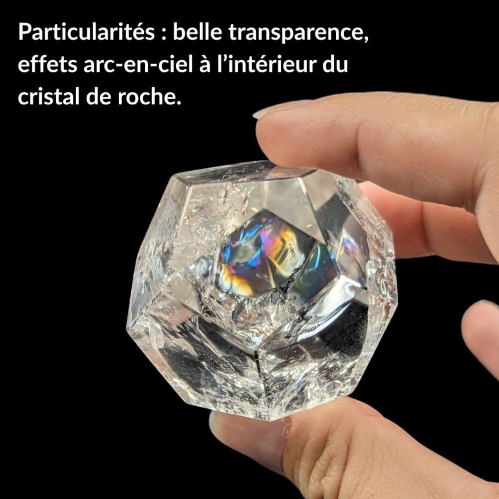 Dodécaèdre en cristal de roche de qualité, pierre naturelle polie idéale pour la lithothérapie, la méditation et la décoration.