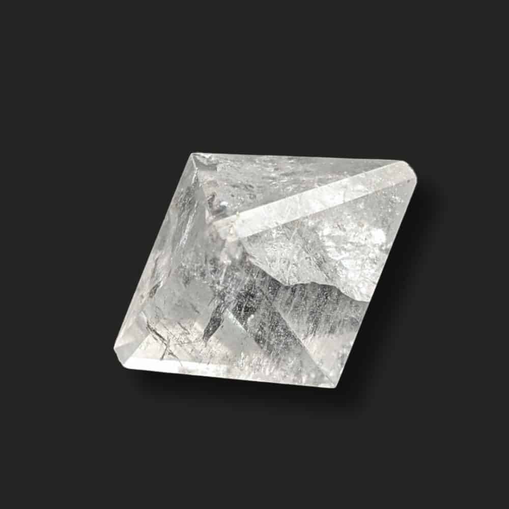 Achat icosaèdre en cristal de roche naturel, solide de Platon idéal pour la géométrie sacrée, la méditation et l'harmonisation des énergies.