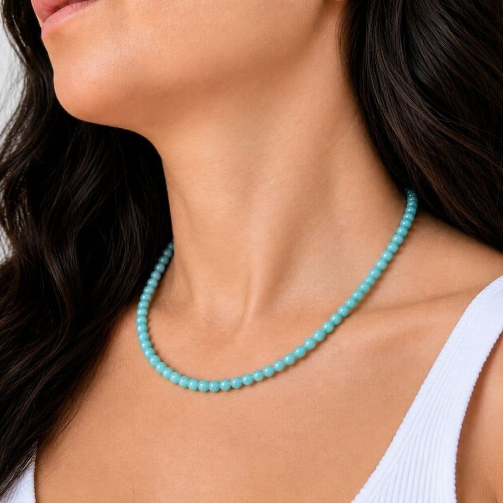 Acheter un collier en amazonite, c'est choisir un bijou en pierre naturelle élégant qui apporte une touche authentique à votre style. Le amazonite est traditionnellement apprécié en lithothérapie pour favoriser l'apaisement, l'expression des émotions et l'harmonie intérieure, faisant de ce collier une belle idée cadeau ou un plaisir à s'offrir.