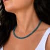 Acheter un collier en apatite, c'est choisir un bijou en pierre naturelle élégant qui apporte une touche authentique à votre style. Le apatite est traditionnellement apprécié en lithothérapie pour favoriser la motivation, l'inspiration, la communication et la confiance, faisant de ce collier une belle idée cadeau ou un plaisir à s'offrir.
