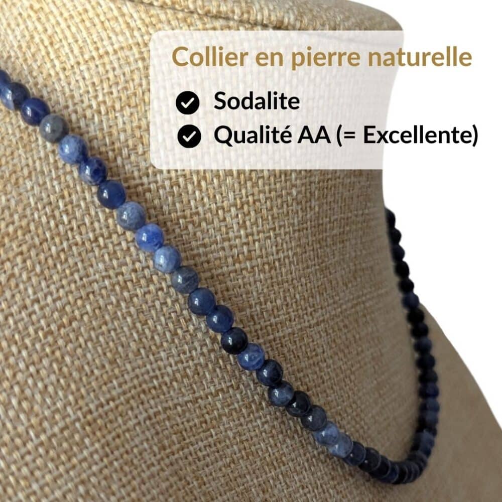Collier en sodalite qualité AA composé de véritables pierres naturelles sélectionnées pour leur éclat, leur durabilité et leur authenticité. Le choix idéal pour un achat de qualité et pour profiter des vertus traditionnellement attribuées au sodalite, connues pour favoriser la communication, la confiance en soi, la logique et la sérénité.