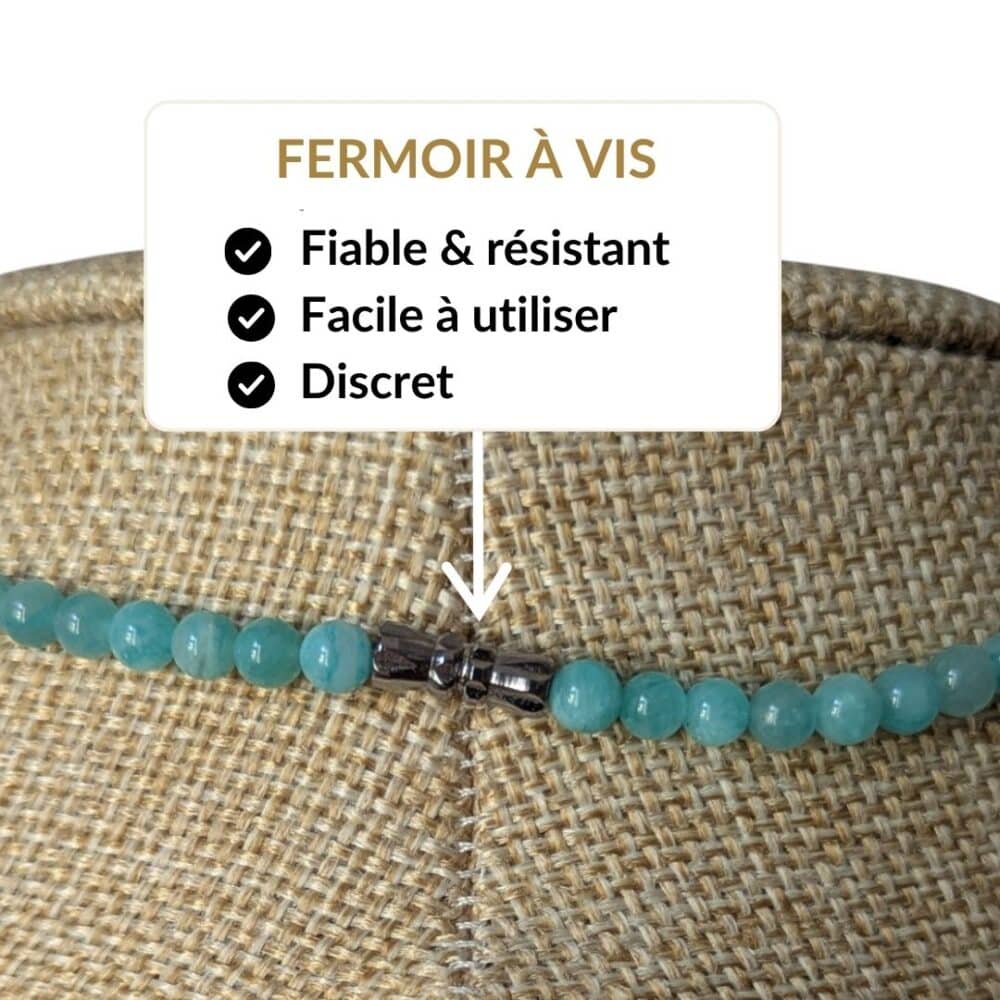 Achetez un collier en amazonite équipé d'un fermoir à vis robuste, discret et facile à utiliser. Un bijou conçu pour être porté sereinement chaque jour tout en profitant des vertus traditionnellement associées au amazonite, réputé pour favoriser l'apaisement, l'expression des émotions et l'harmonie intérieure.