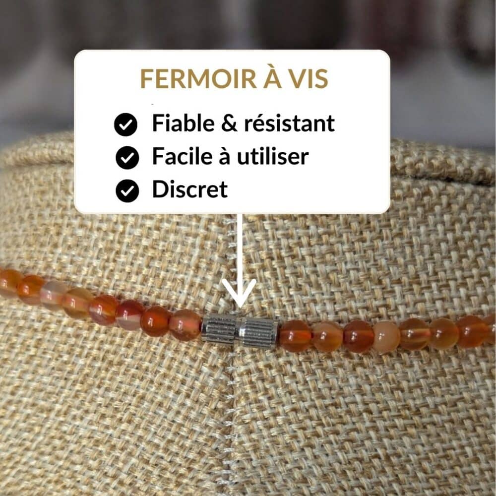 Achetez un collier en cornaline équipé d'un fermoir à vis robuste, discret et facile à utiliser. Un bijou conçu pour être porté sereinement chaque jour tout en profitant des vertus traditionnellement associées au cornaline, réputé pour stimuler la motivation, la vitalité, le courage et la créativité.