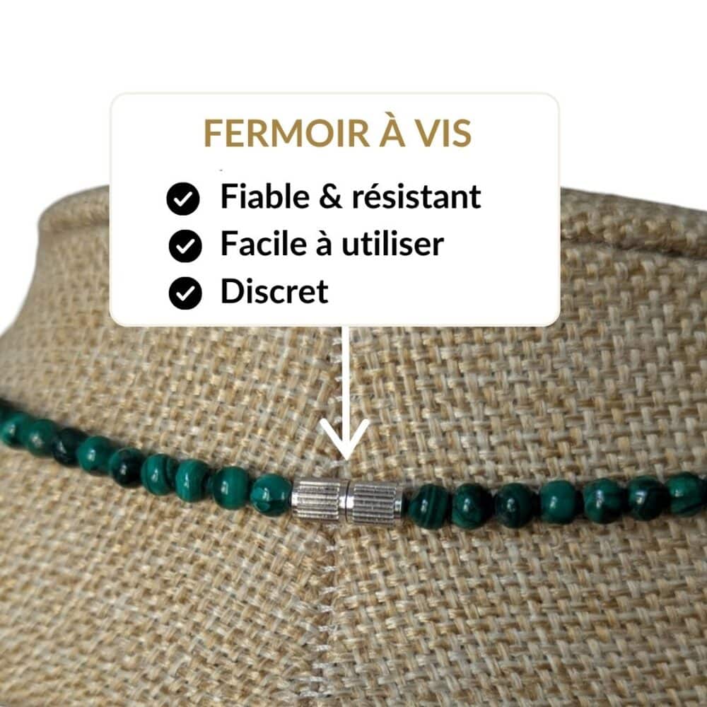 Achetez un collier en malachite équipé d'un fermoir à vis robuste, discret et facile à utiliser. Un bijou conçu pour être porté sereinement chaque jour tout en profitant des vertus traditionnellement associées au malachite, réputé pour favoriser la protection, la transformation et le renouveau.