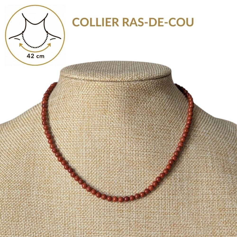 Collier ras-de-cou en jaspe rouge de 42 cm offrant un tombé élégant qui sublime naturellement le cou. Un bijou intemporel qui associe style, confort et les vertus traditionnellement attribuées au jaspe rouge, reconnues pour favoriser l'énergie, la détermination, le courage et la vitalité.