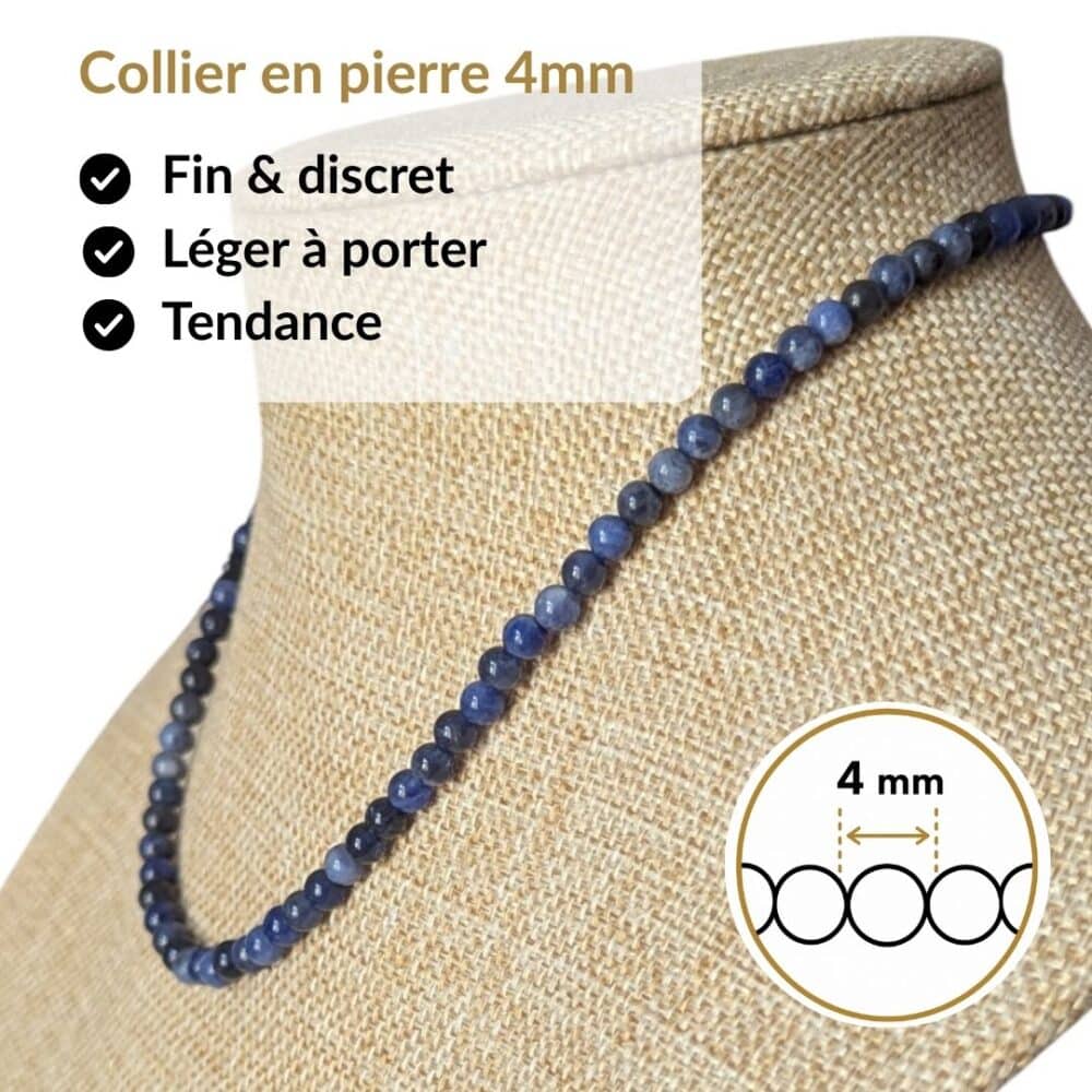 Collier en pierre naturelle sodalite de 4 mm, léger, discret et agréable à porter toute la journée. Son format raffiné s'accorde facilement avec toutes vos tenues tout en vous permettant de bénéficier des vertus traditionnellement associées au sodalite, réputé pour favoriser la communication, la confiance en soi, la logique et la sérénité.
