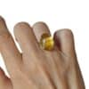 Bague citrine argent 925 portée au doigt femme bijou lithothérapie réglable