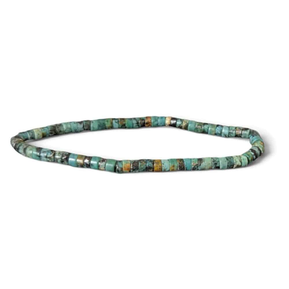 Acheter un bracelet Heishi en turquoise d'Afrique naturelle, une pierre idéale pour accompagner les changements, renforcer la confiance et favoriser l'épanouissement personnel.